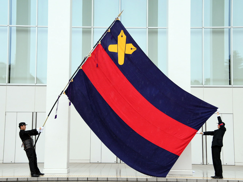 慶應義塾大学：先導旗・新第三塾旗
