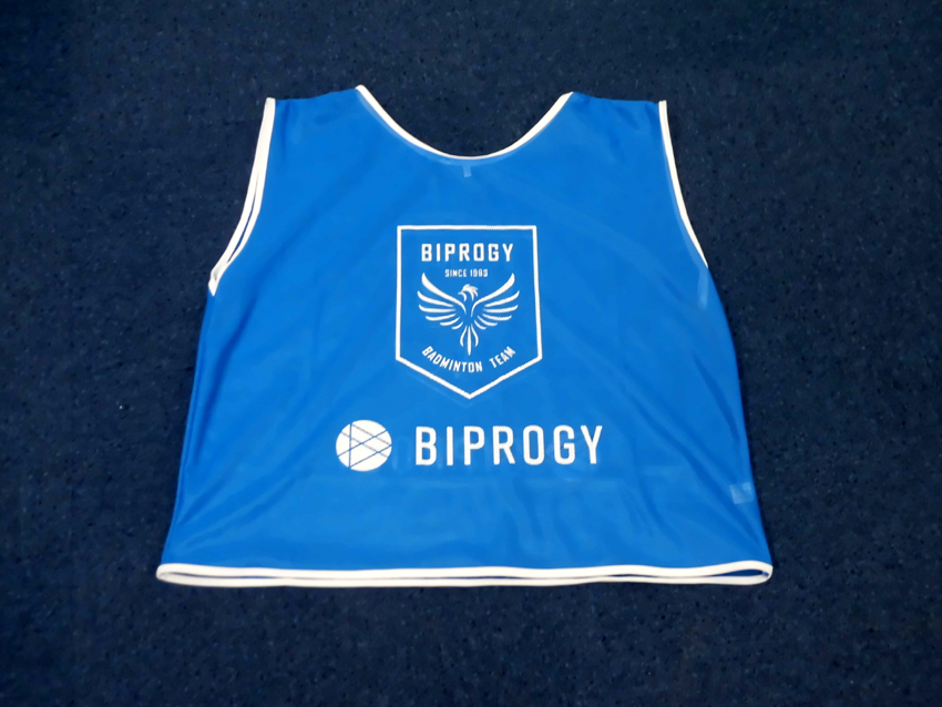 BIPROGYバドの会（ビブス胸側）